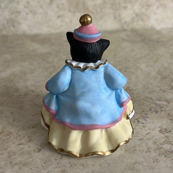 Vintage Schmid Kitty Cucumber Figurine Ellie in Costume 1994 - Picture 3 of 6